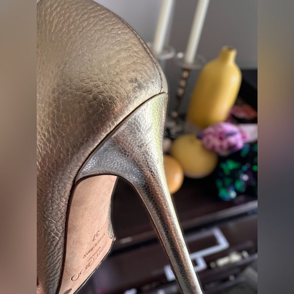 Jimmy Choo Golden Heels - Picture 3 of 6